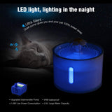 Fantana apa pentru pisici si caini Wistig, cu adaptor USB, Iluminare LED, cu purificare si filtrare, 2.4 L, Alb - wistig